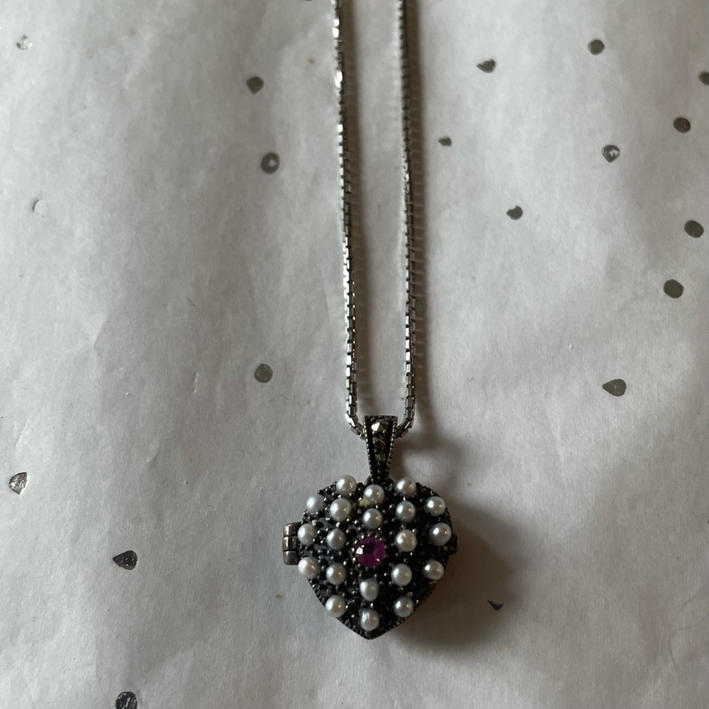 Silver, Pearl and garnet heart locket 16” silver chain pendant locket